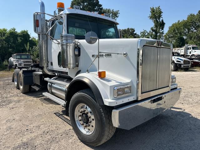 Image of Western Star 4900 equipment image 2