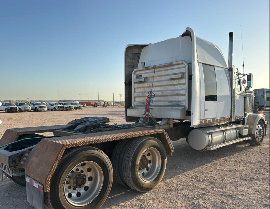 Image of Western Star 4900EX Image 1