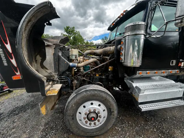 Image of Western Star 4900FA equipment image 4