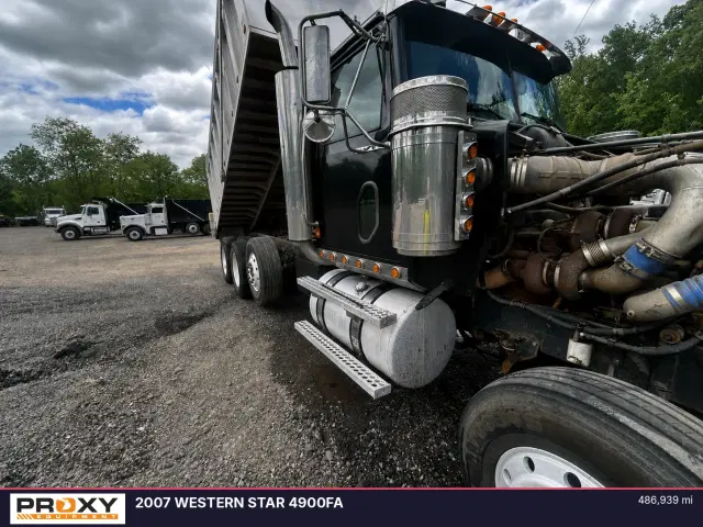 Image of Western Star 4900FA equipment image 2