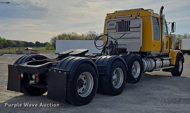 Image of Western Star 4900FA equipment image 4