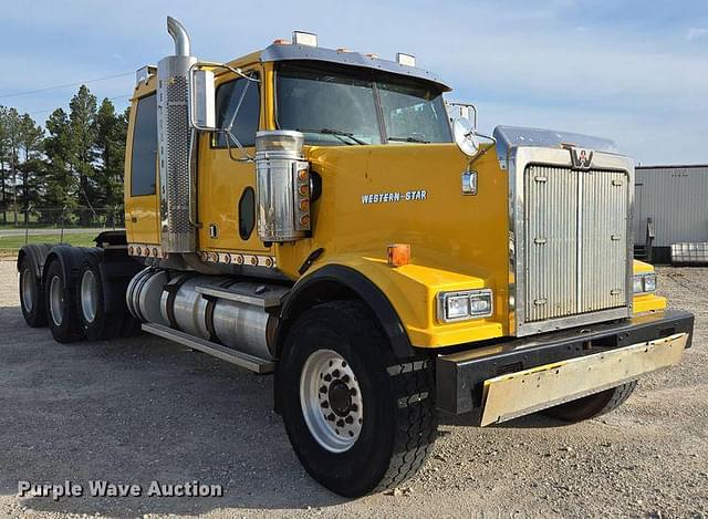Image of Western Star 4900FA equipment image 2
