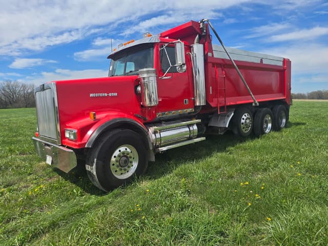 Image of Western Star 4900FA equipment image 2