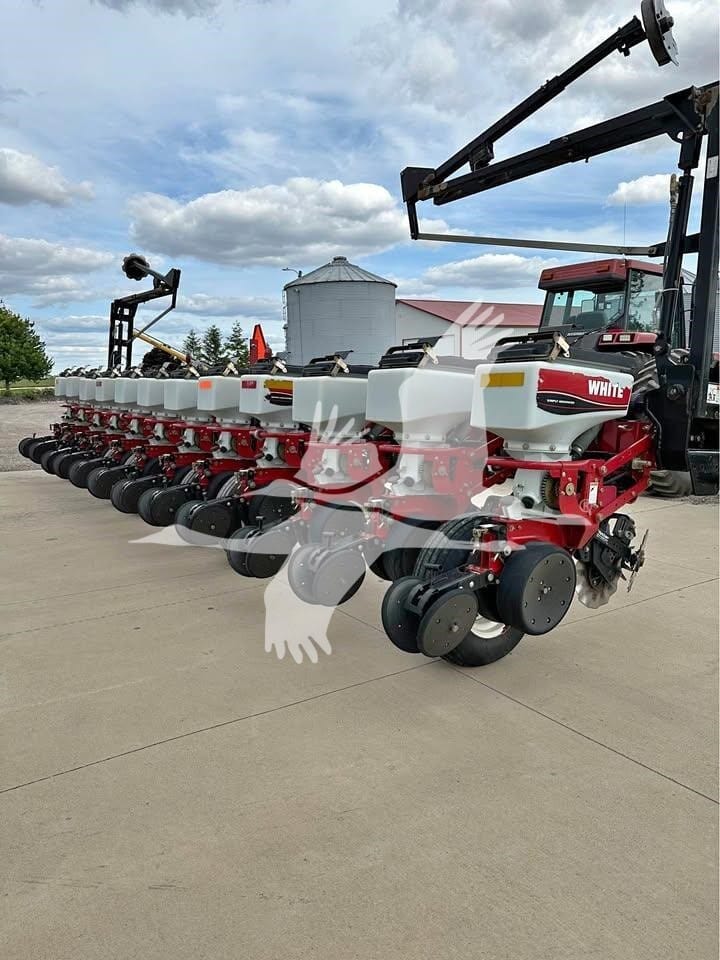 2007 White 8222 Equipment Image0