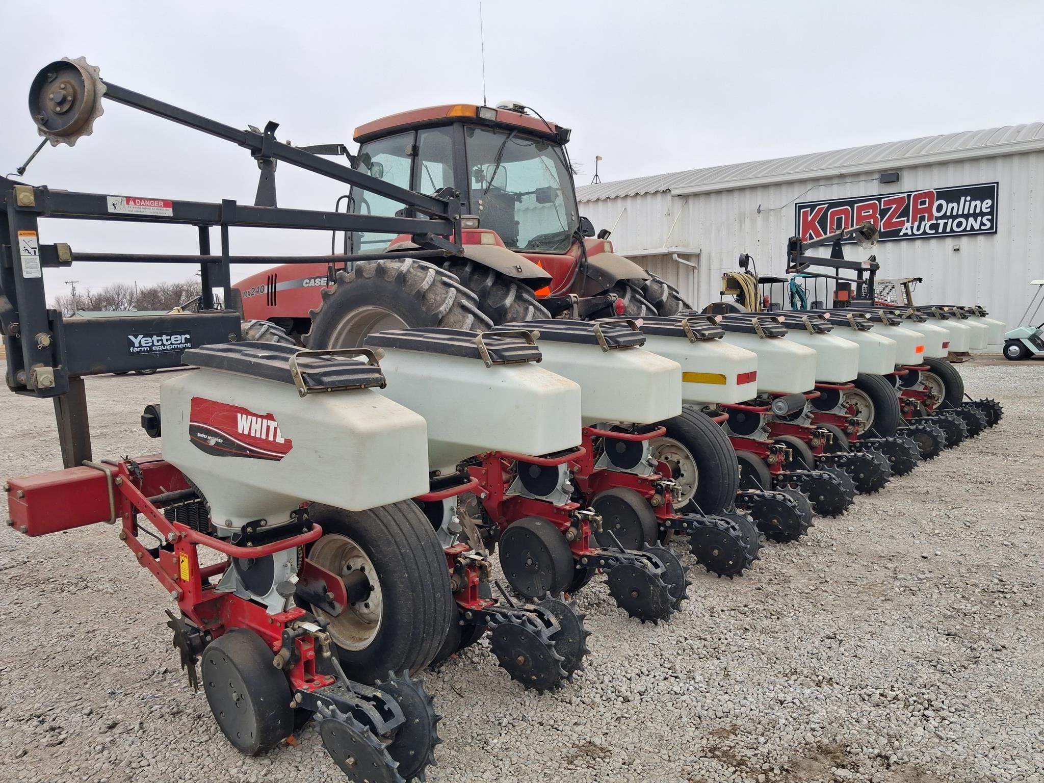 2007 White 8722 Equipment Image0