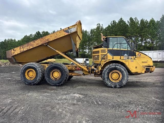 Image of Caterpillar 725 equipment image 1