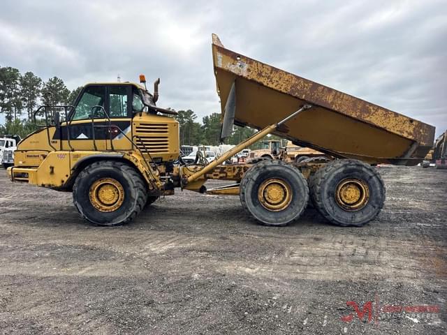 Image of Caterpillar 725 equipment image 4