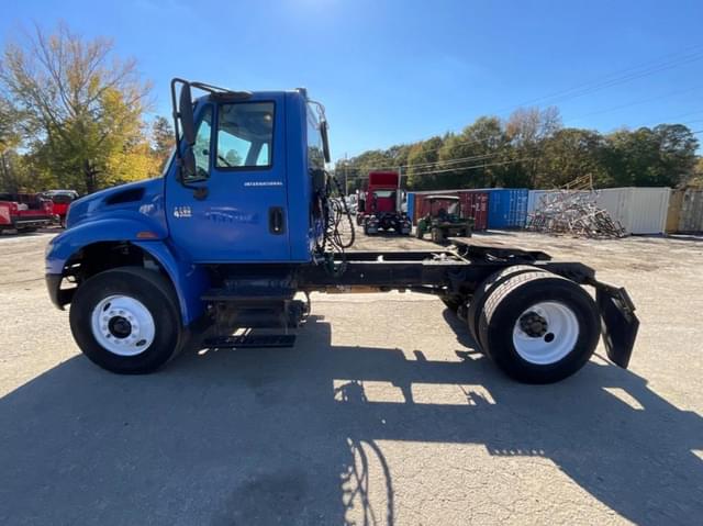 Image of International 4400 equipment image 1