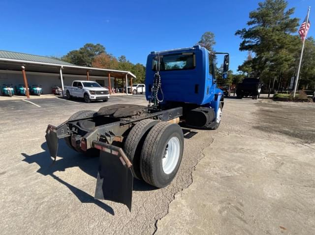 Image of International 4400 equipment image 4