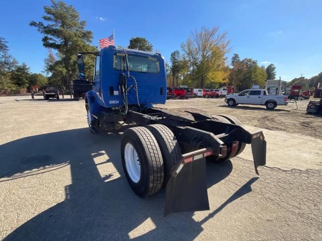 Image of International 4400 equipment image 2