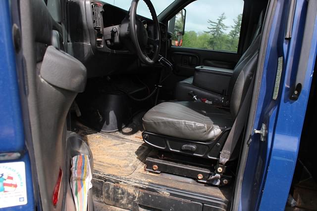 Image of Chevrolet C7500 equipment image 3