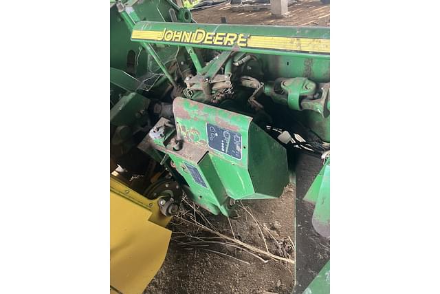 Image of John Deere 3975 equipment image 4