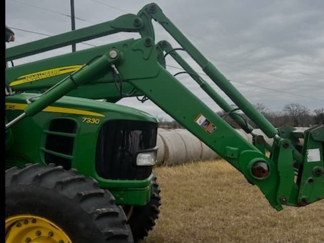 Image of John Deere 7330 equipment image 1