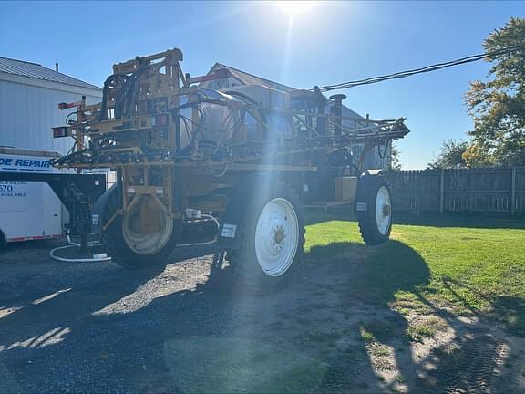 Image of Ag-Chem Rogator SS1074 equipment image 3