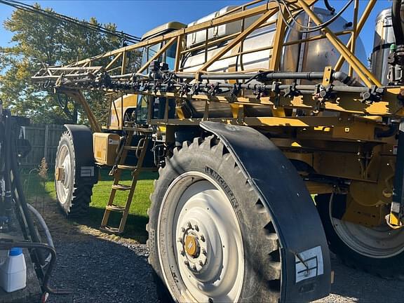 Image of Ag-Chem Rogator SS1074 equipment image 1