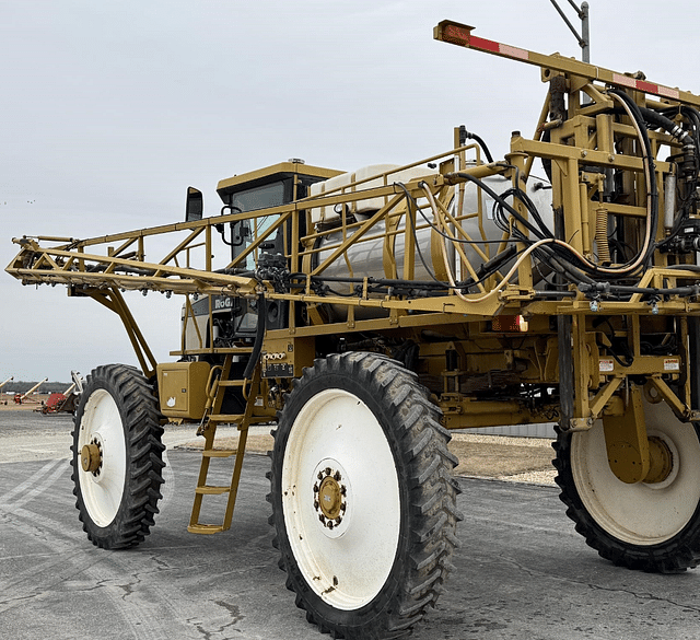 Image of Ag-Chem RoGator 874 equipment image 3