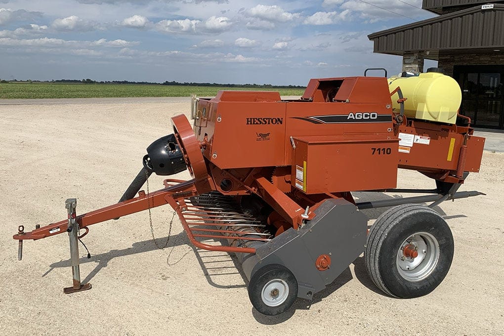 Main image AGCO Hesston 7110