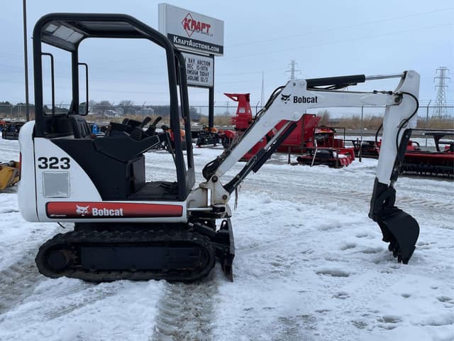 Image of Bobcat 323J equipment image 4