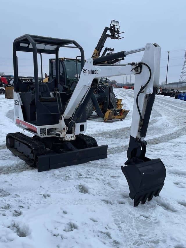 Image of Bobcat 323J equipment image 3