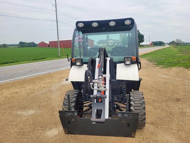 Image of Bobcat Toolcat 5600 equipment image 2