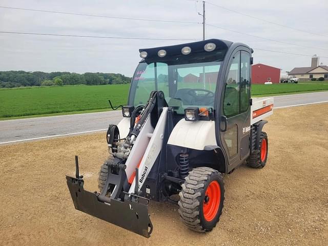 Image of Bobcat Toolcat 5600 equipment image 1