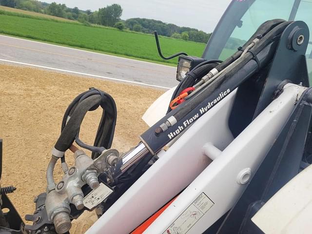 Image of Bobcat Toolcat 5600 equipment image 3