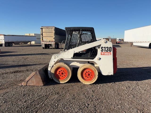 Image of Bobcat S130 equipment image 4
