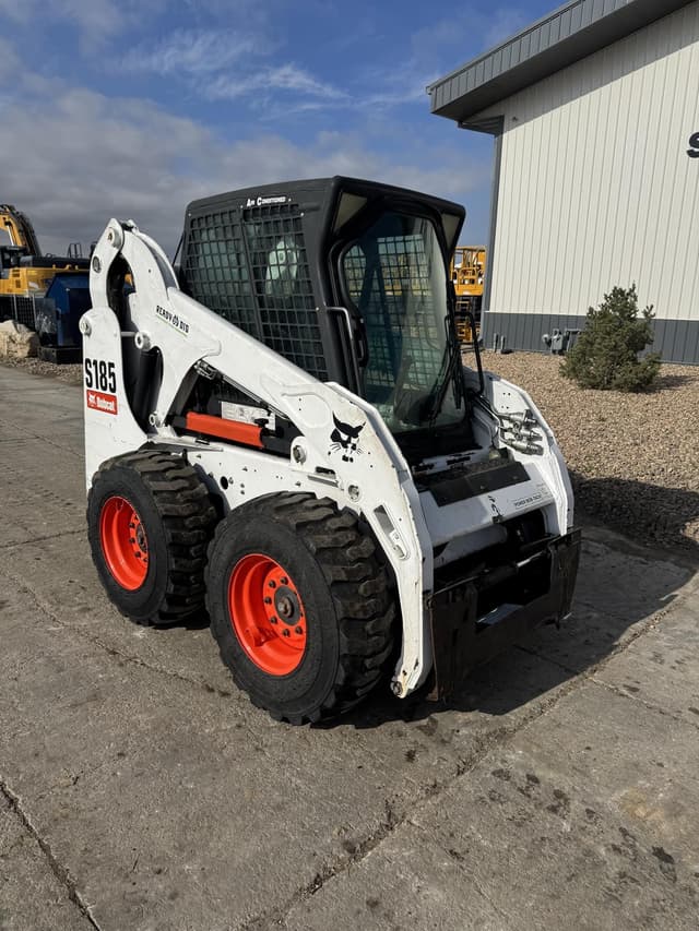 Image of Bobcat S185 equipment image 4