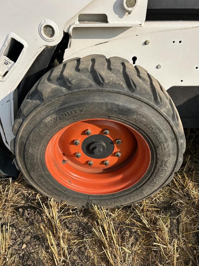 Image of Bobcat S205 equipment image 4