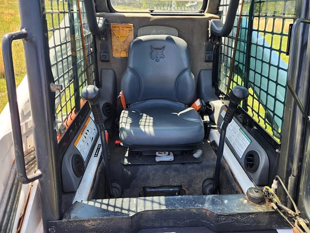 Image of Bobcat S205 equipment image 4