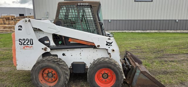 Image of Bobcat S220 equipment image 2
