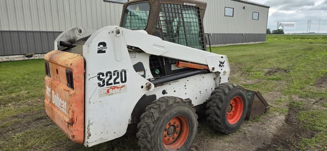 Image of Bobcat S220 equipment image 1