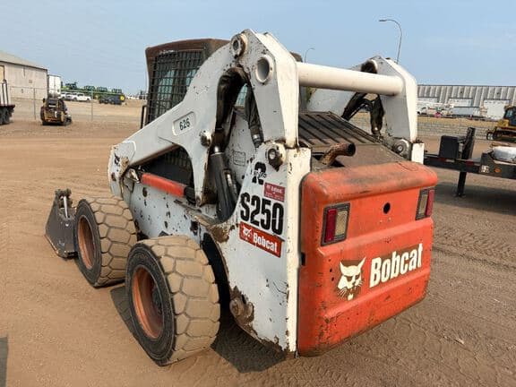Image of Bobcat S250 equipment image 2
