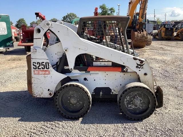Image of Bobcat S250 equipment image 4