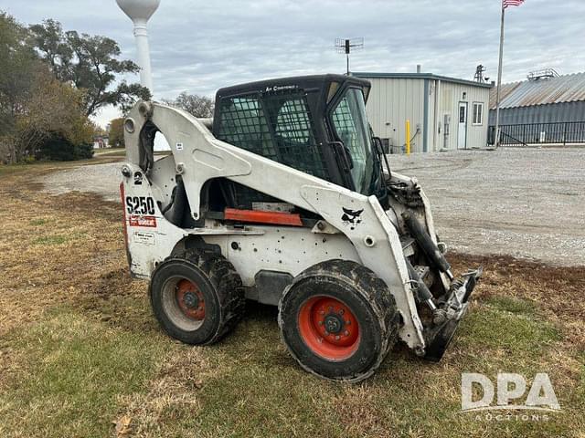 Image of Bobcat S250 equipment image 4