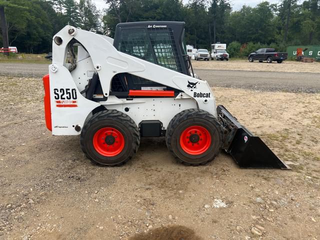 Image of Bobcat S250 equipment image 3
