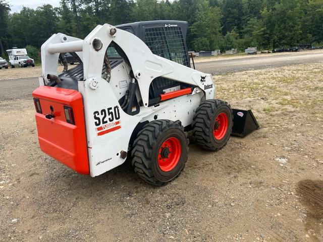 Image of Bobcat S250 equipment image 4