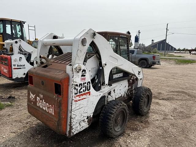 Image of Bobcat S250 equipment image 3
