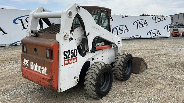 Image of Bobcat S250 equipment image 4