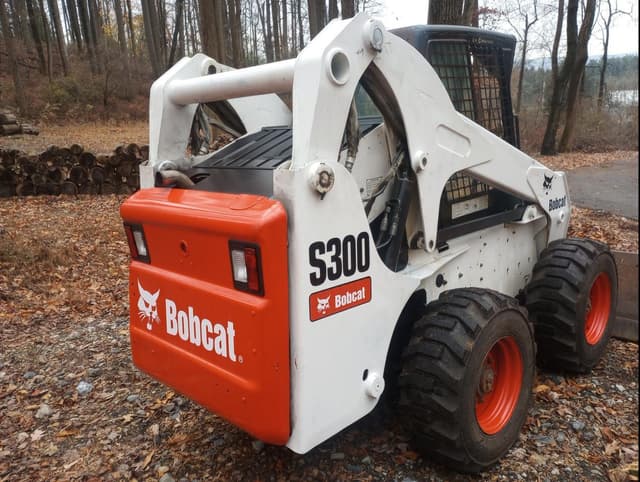 Image of Bobcat S300 equipment image 2