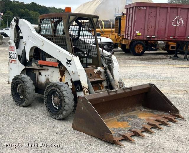 Image of Bobcat S300 equipment image 2