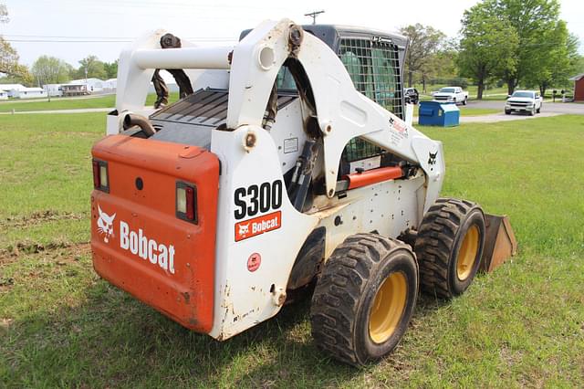 Image of Bobcat S300 equipment image 4