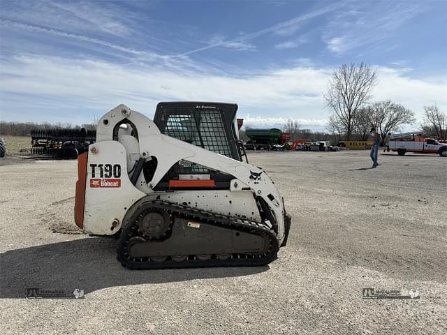 Image of Bobcat T190 equipment image 3