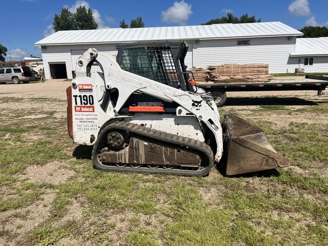 Image of Bobcat T190 equipment image 2