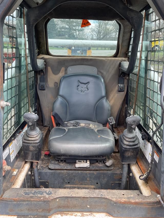 Image of Bobcat T190 equipment image 4
