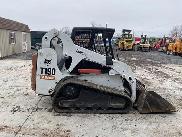 Image of Bobcat T190 equipment image 4