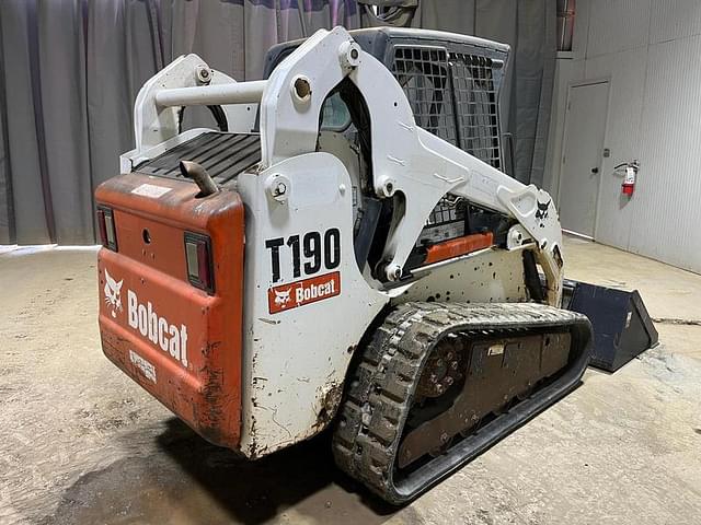 Image of Bobcat T190 equipment image 4