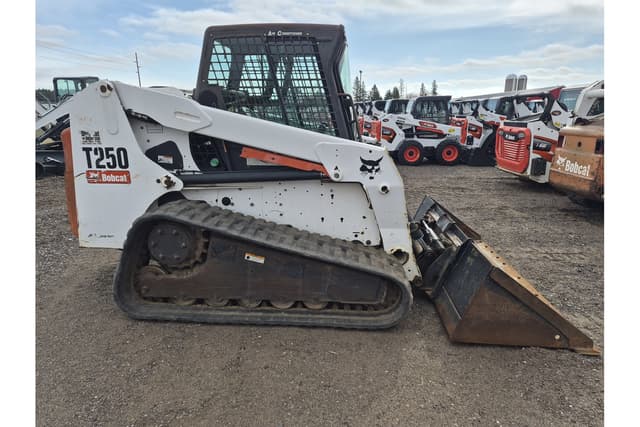 Image of Bobcat T250 equipment image 1