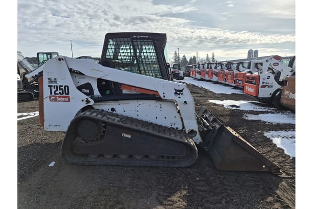 Image of Bobcat T250 equipment image 1