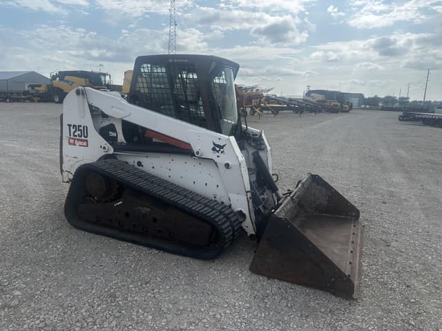 Image of Bobcat T250 equipment image 1